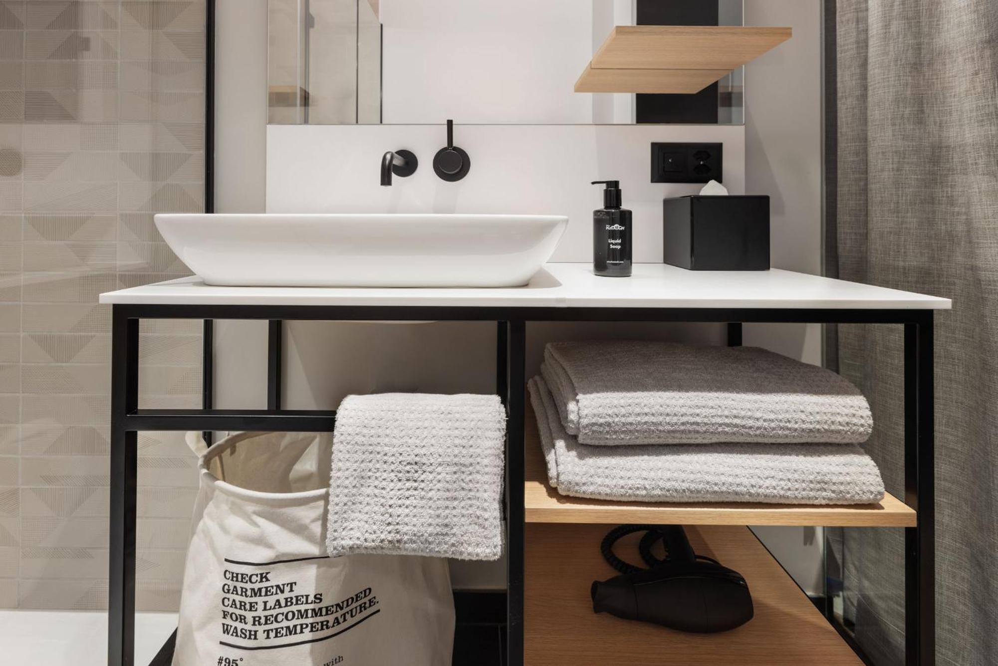 Stay Kooook Geneva City - Online Check In New Opening Экстерьер фото